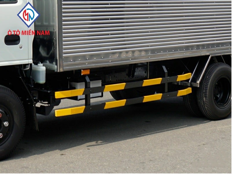 xe tải chở gia súc Isuzu QKR77FE4 2.1 tấn